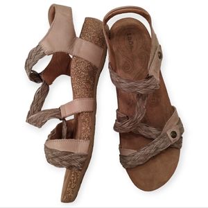 Taos braided leather orthotic comfort sandal. Low wedge, taupe sz 11
